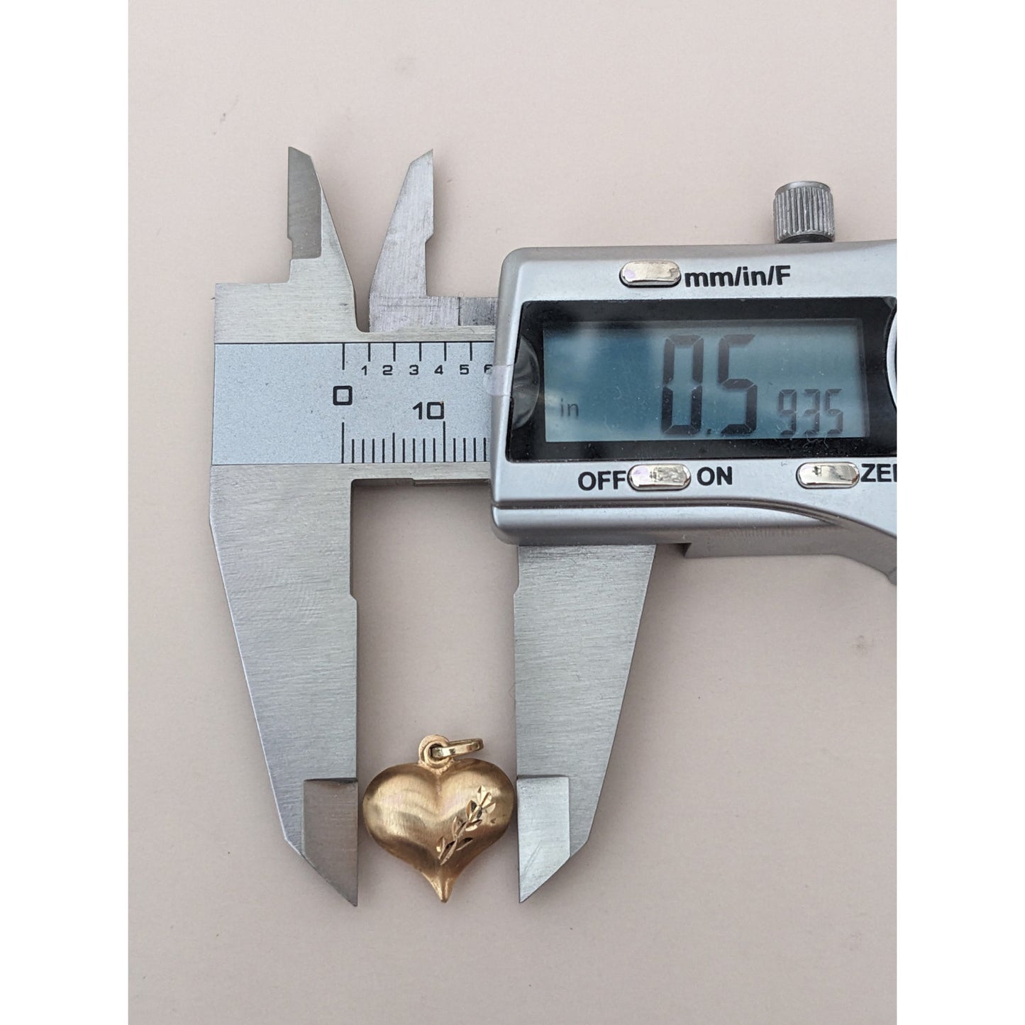 Vintage Unmarked 14k Yellow Gold Etched Heart Charm Pendant