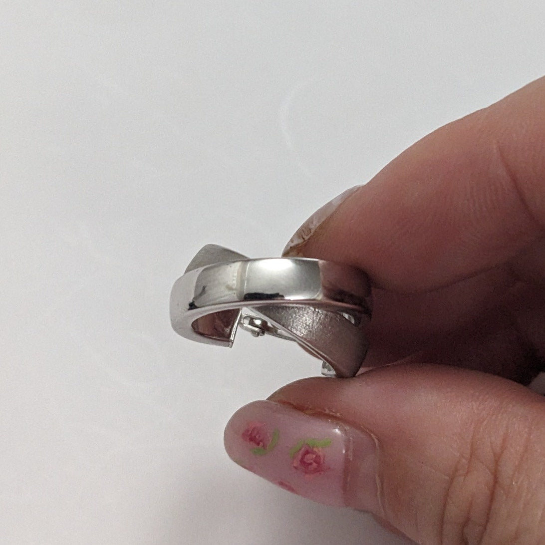 Vintage 14k White Gold Criss Cross Hoop Earrings