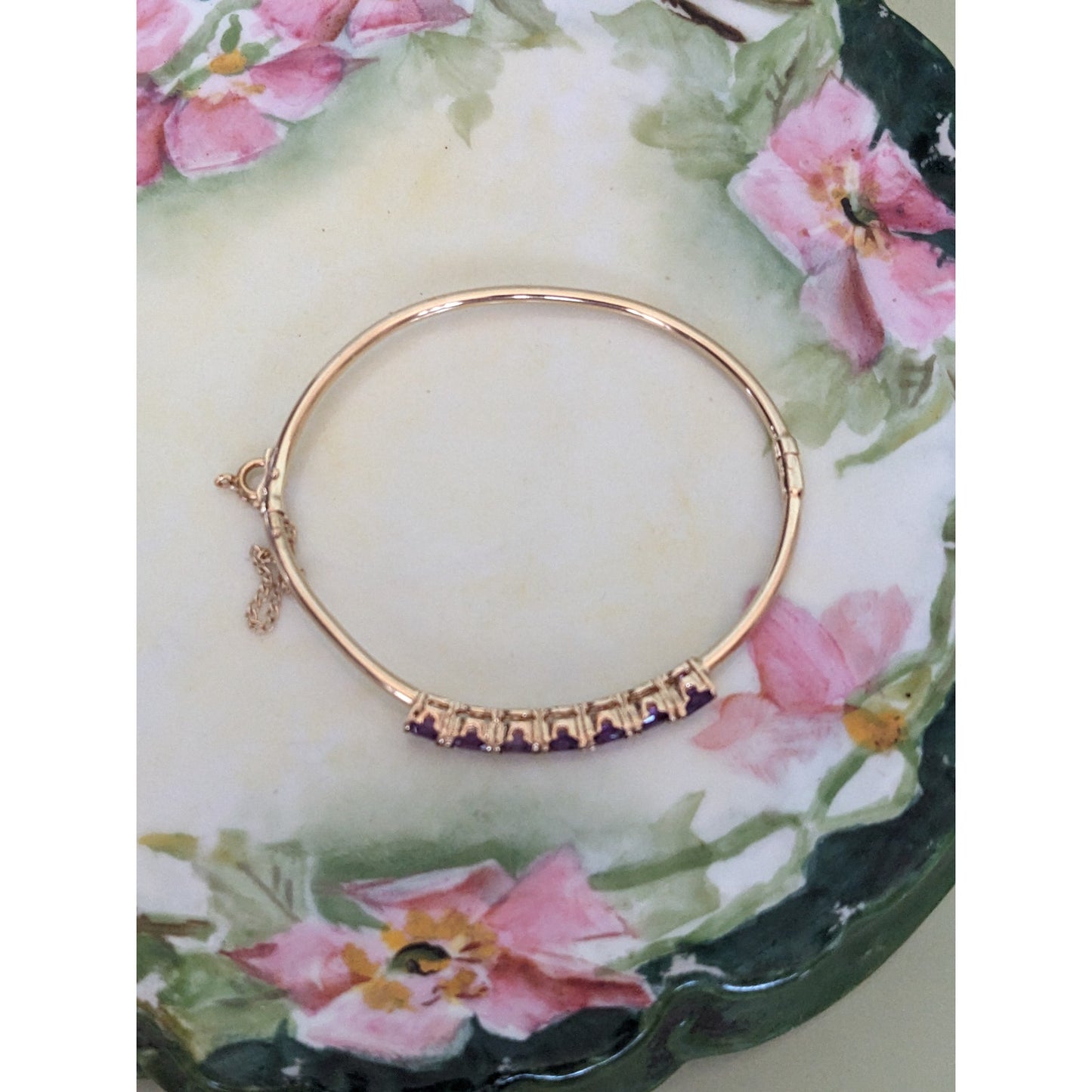 Vintage 14k Yellow Gold Hollow Bangle with Oval Purple Amethyst Bracelet