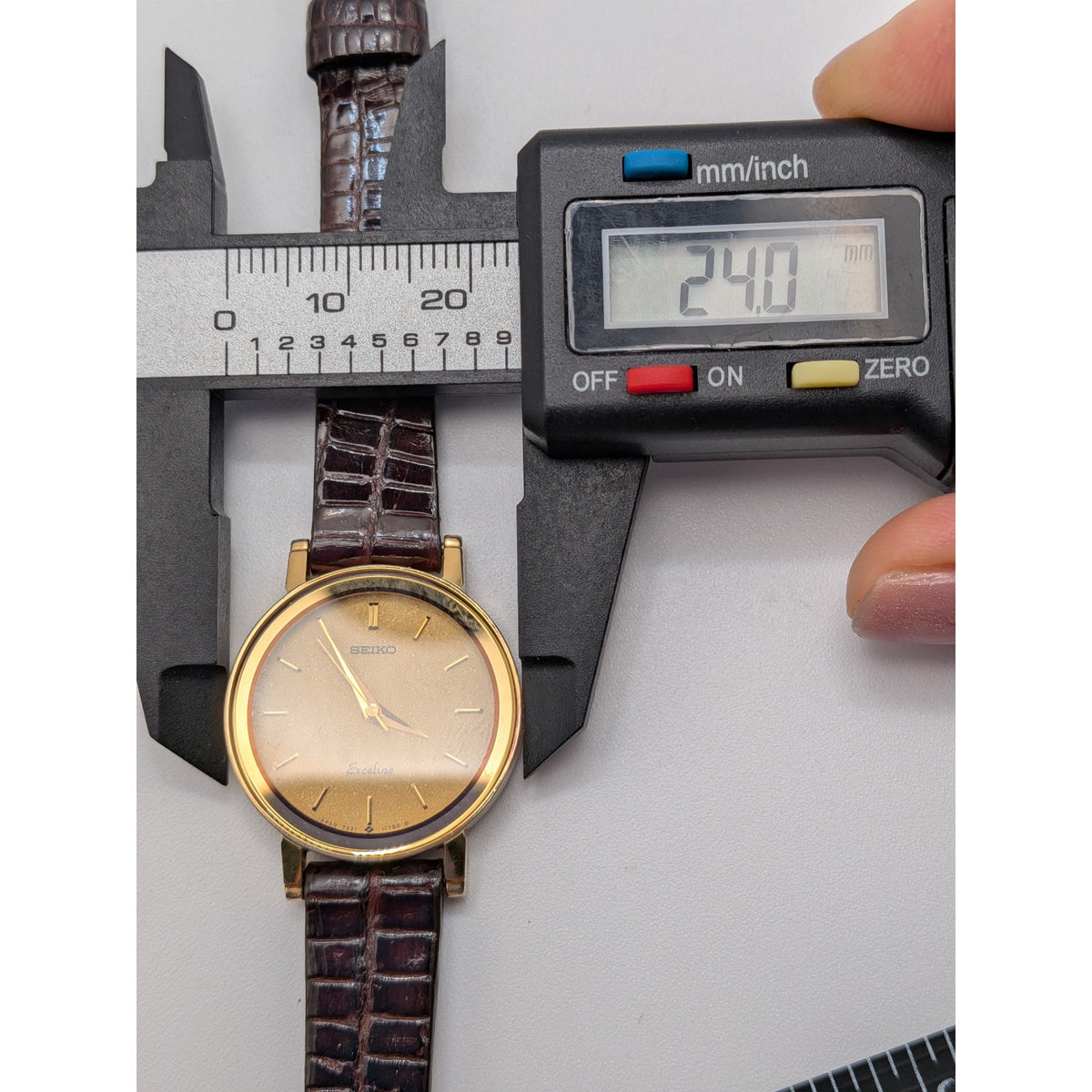 Vintage Seiko Exceline Minimalist Gold Dial 80s Quartz Watch 7321-0390