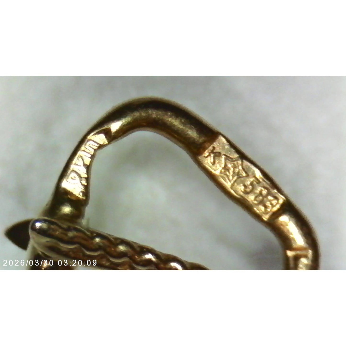 Vintage 14k Yellow Gold Leaf on Rhombus Shaped Pendant