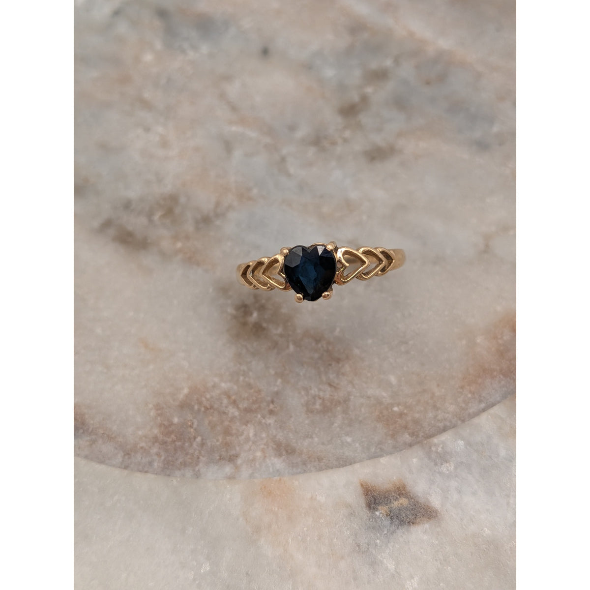 Vintage 14k Solid Gold Heart Pattern Ring Band with Heart Sapphire Size 7.25