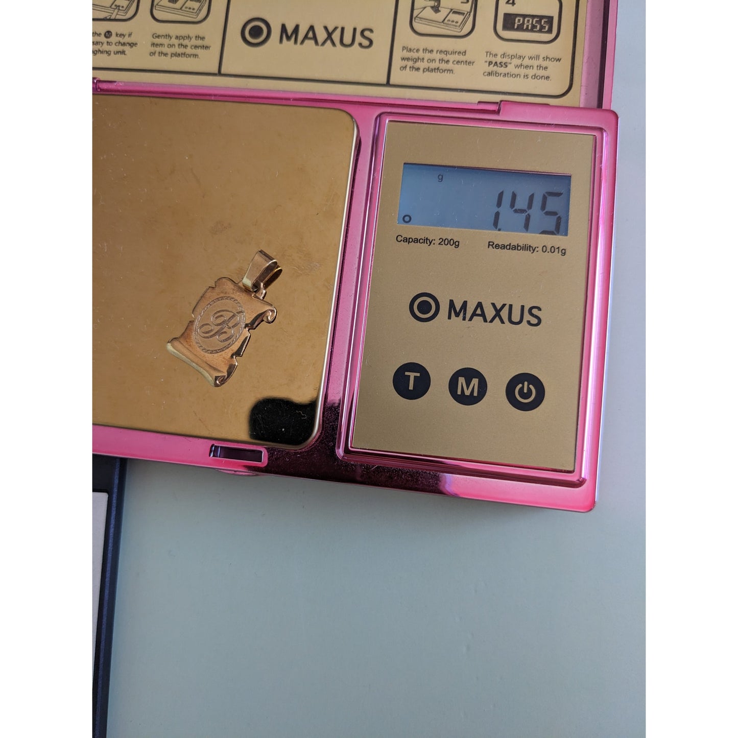 Vintage 18k Yellow Gold Scroll with "B" Initial Pendant