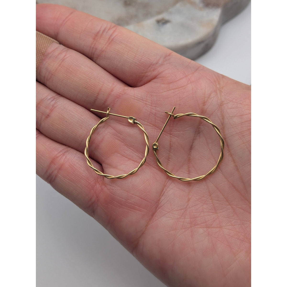 Vintage 14k Solid Yellow Gold Thin Twisted Wire Wrap Hoop Earrings