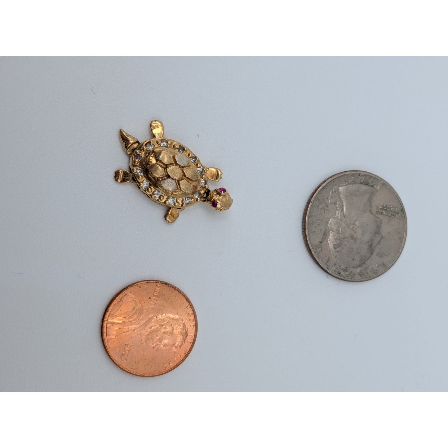 Vintage Unmarked 10k Gold Articulated Sea Turtle Pendant