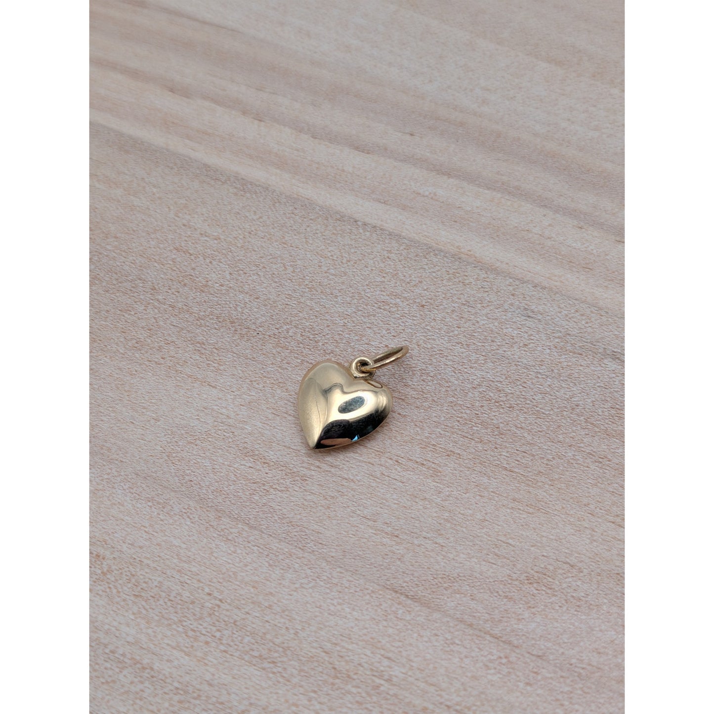 Vintage Unmarked 14k Yellow Gold Tiny Dainty Hollow Heart Charm