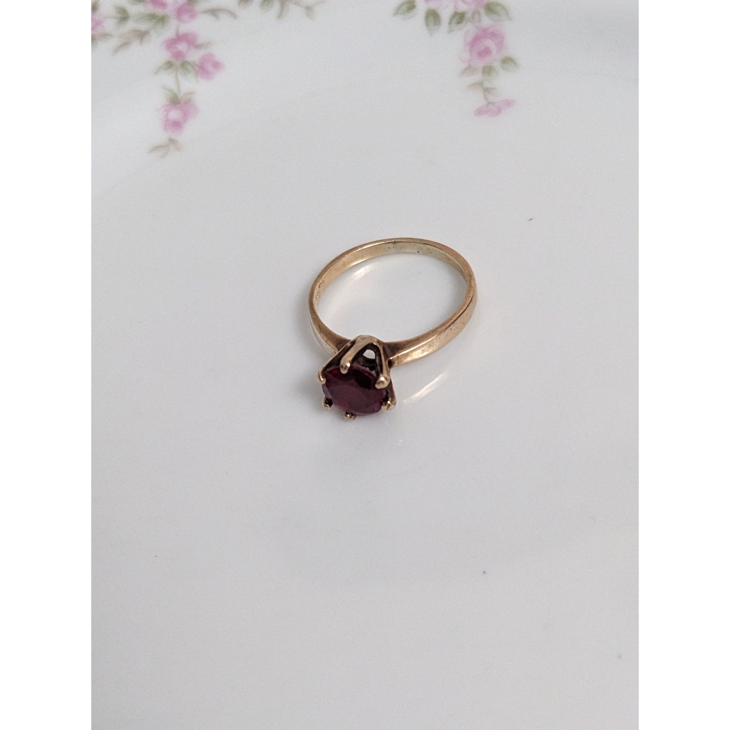 Vintage 10k Yellow Gold Ring with Red Gem Size 7.5
