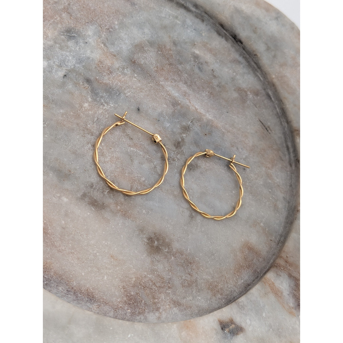 Vintage 14k Solid Yellow Gold Thin Twisted Wire Wrap Hoop Earrings
