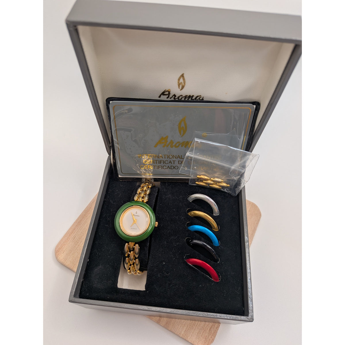 FLAW Vintage Aroma Gold Tone Bracelet Watch Interchangeable Bezels with Box