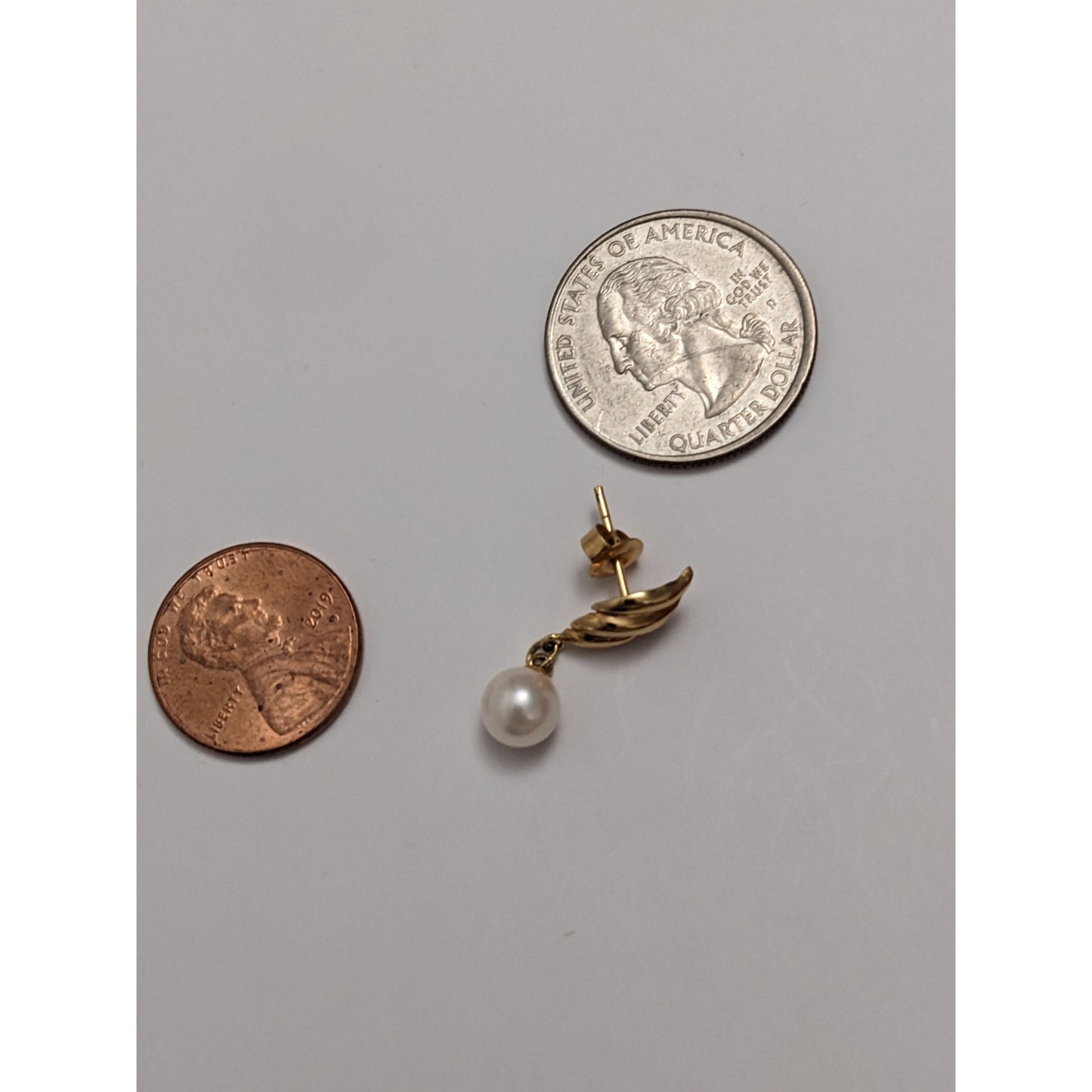 Vintage 14k Yellow Gold Sculpted Twist Faux Pearl Dangle Earring