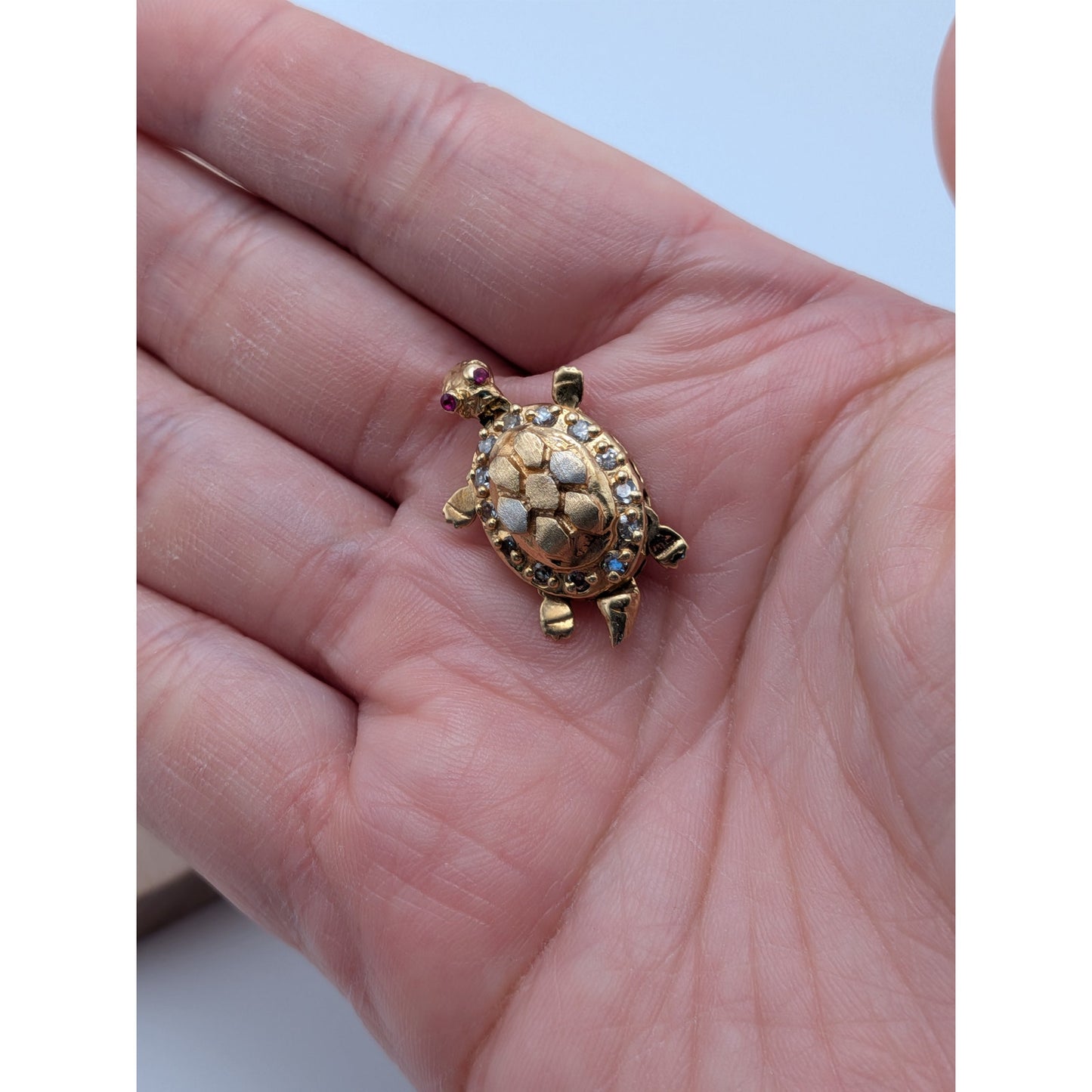 Vintage Unmarked 10k Gold Articulated Sea Turtle Pendant