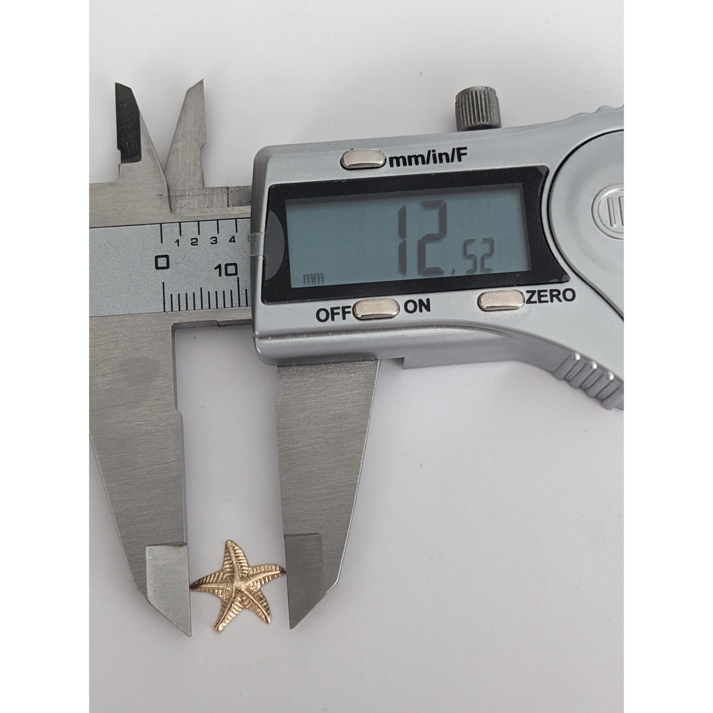 Estate Unmarked 14k Yellow Gold Tiny Dainty Starfish Charm NEEDS BAIL