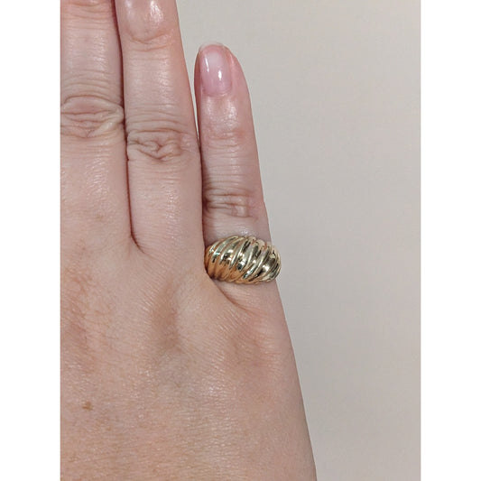 Vintage 14k Yellow Gold Wave-y Carved Fluted Dome Ring Size 6.25US