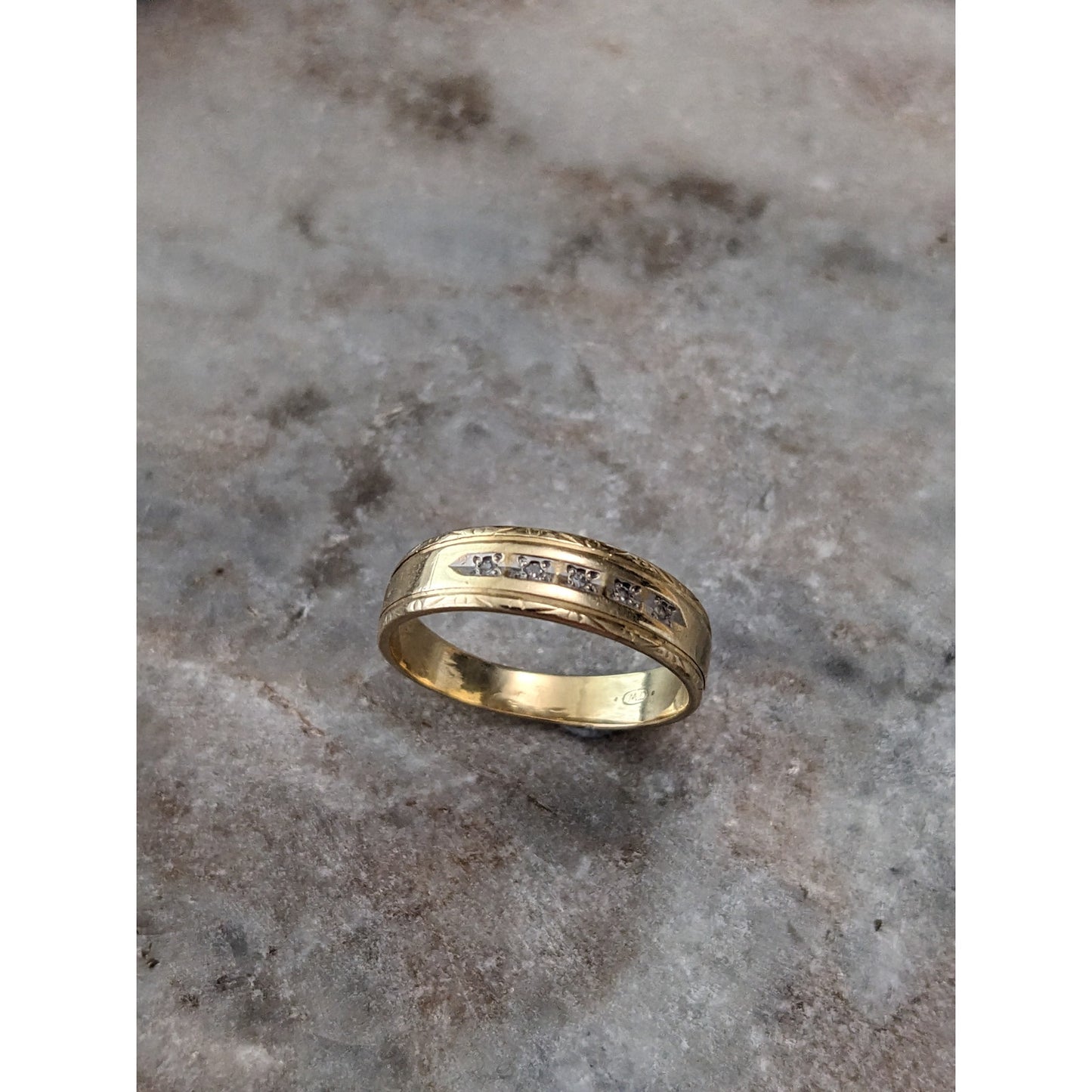 Vintage 14k Yellow Gold Simple Band Ring with 5 Diamond Accents Size 8.5