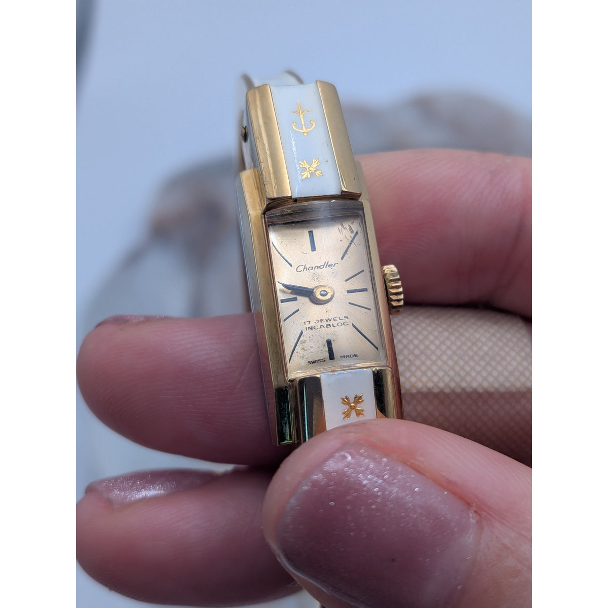 FLAW Vintage Chandler Gold Tone Watch White Enamel Gold Flowers and Anchors