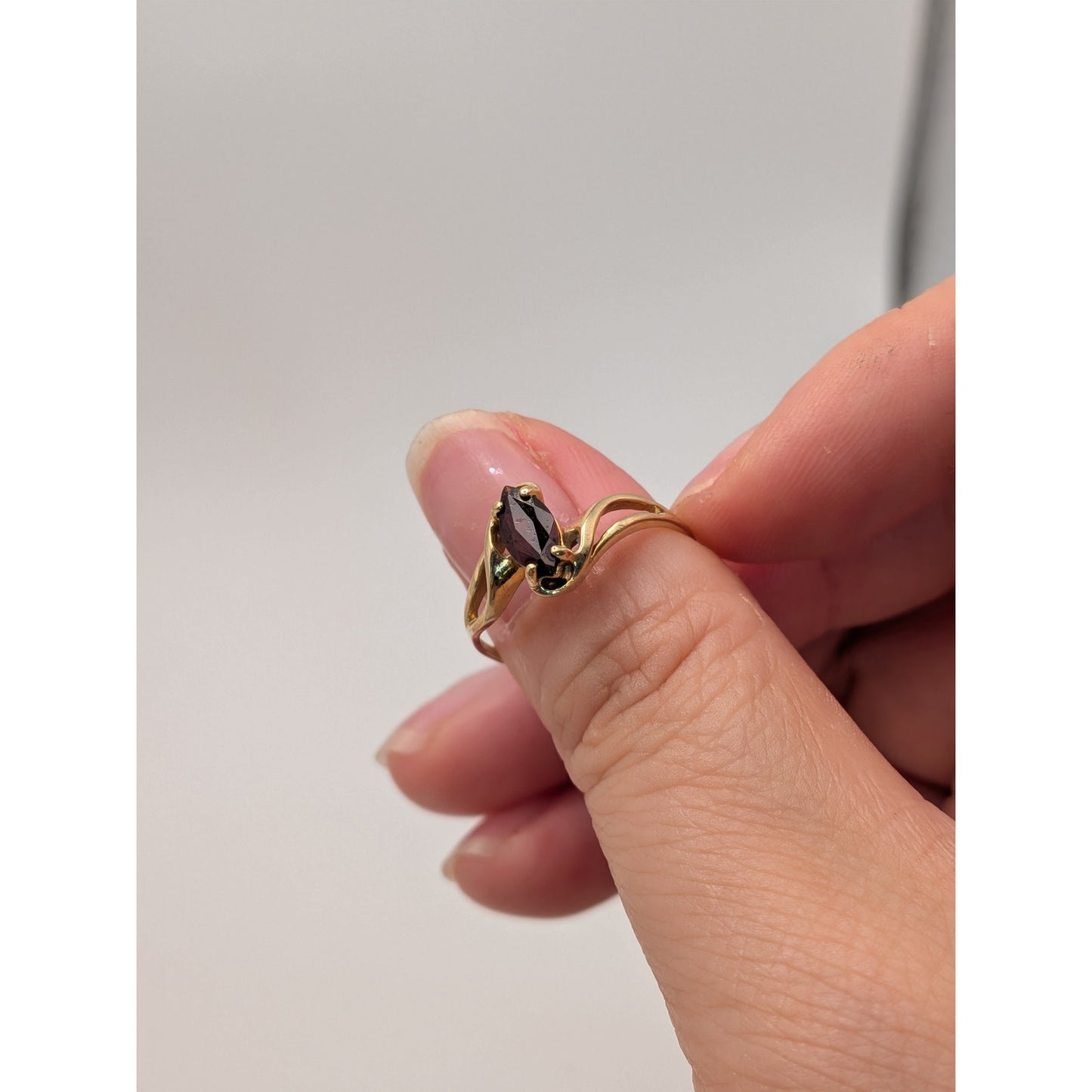 Vintage 10k Yellow Gold Ring Size 7 Dark Red Marquise Garnet