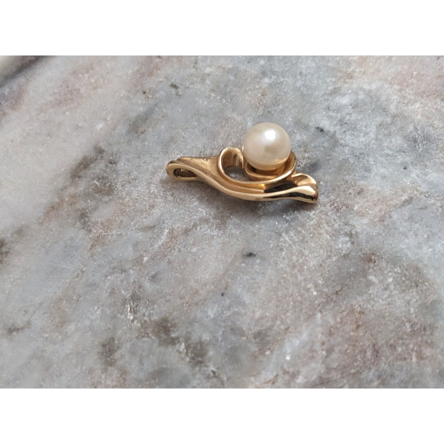 Vintage 14k Yellow Gold Pendant with Faux Pearl