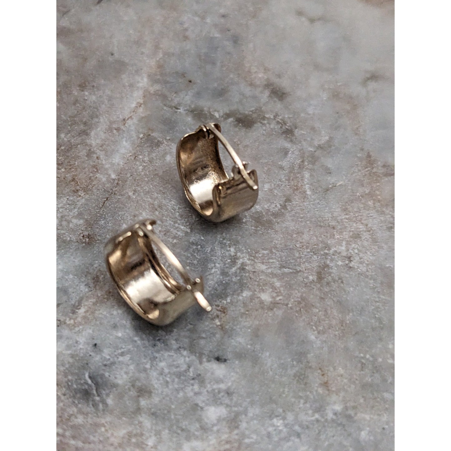 Vintage 14k Yellow Gold Small Huggie Hoop Earrings