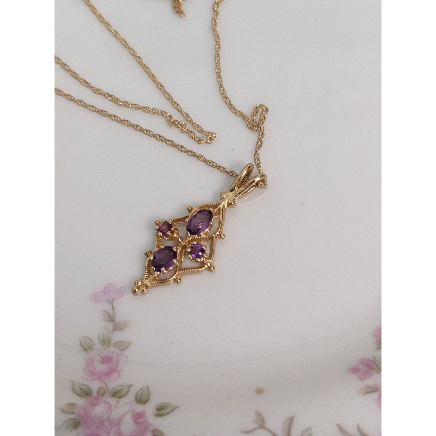 Estate 14k Yellow Gold 16in Necklace with Purple Amethyst Pendant
