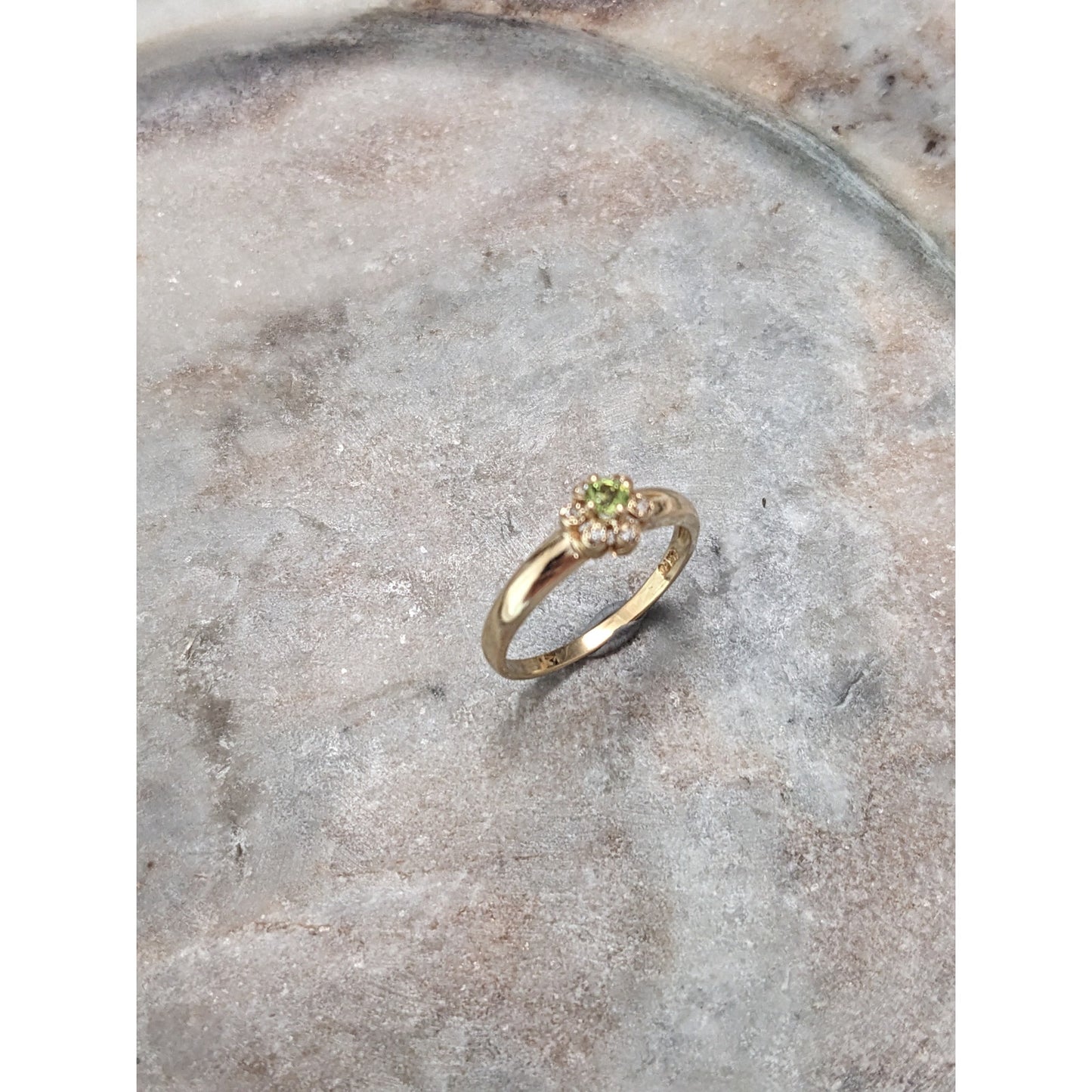 Estate 14k Yellow Gold Dainty Green Peridot Floral Ring Size 6.25