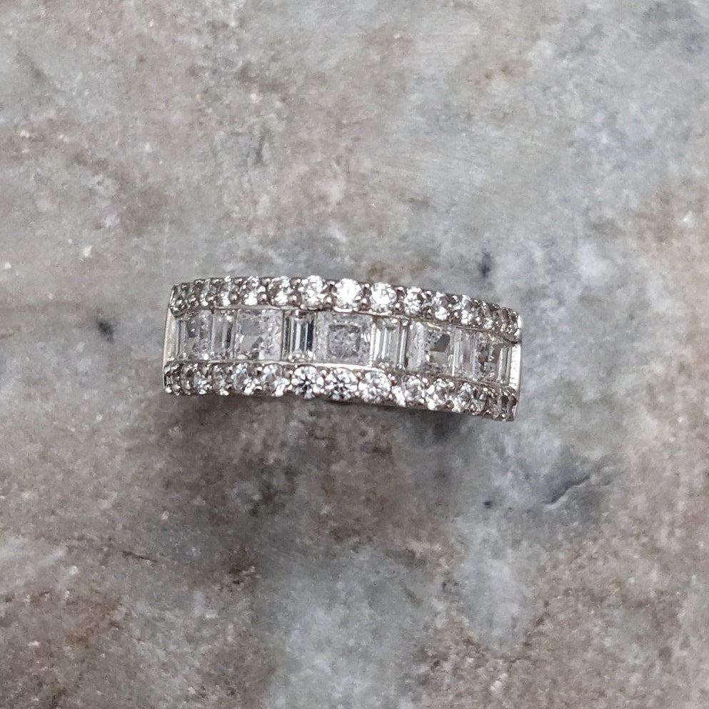 Preowned 14k White Gold with Baguette and Round CZs Band Ring Size 7