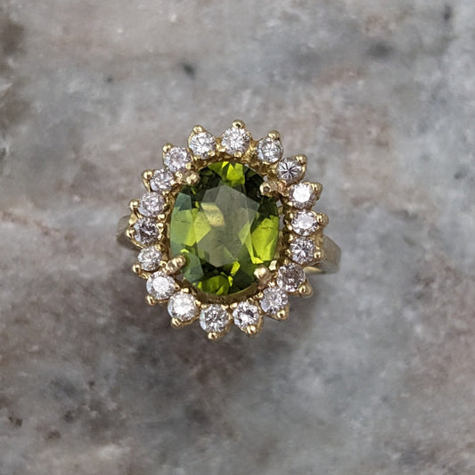 Estate 18k Yellow Gold Peridot and Diamond Accents Ring Size 6