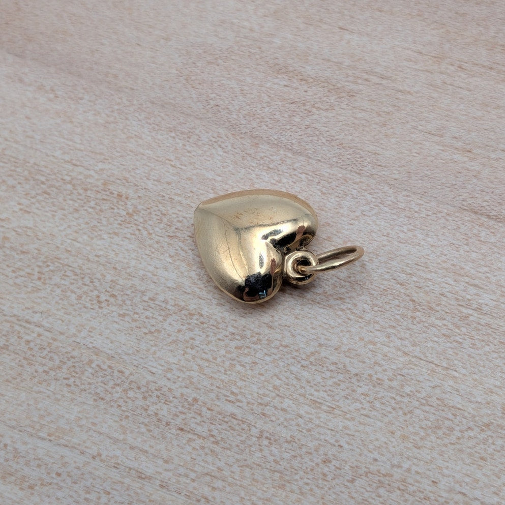 Vintage Unmarked 14k Yellow Gold Tiny Dainty Hollow Heart Charm