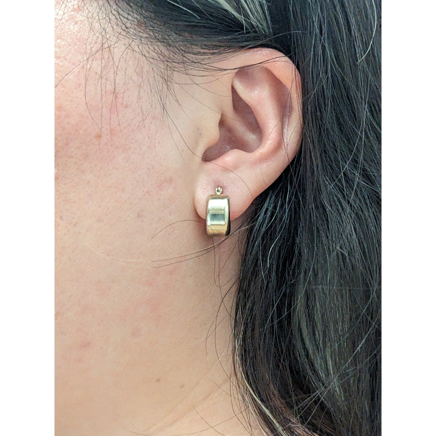 Vintage 14k Yellow Gold Small Huggie Hoop Earrings