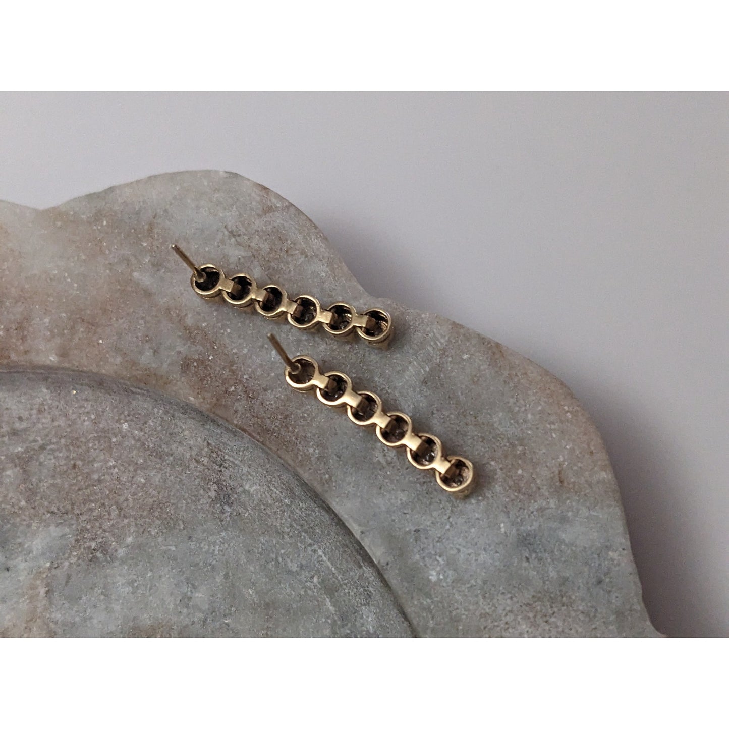 Vintage Unmarked 14k Yellow Gold Graduated Linear Diamond Drop Earrings