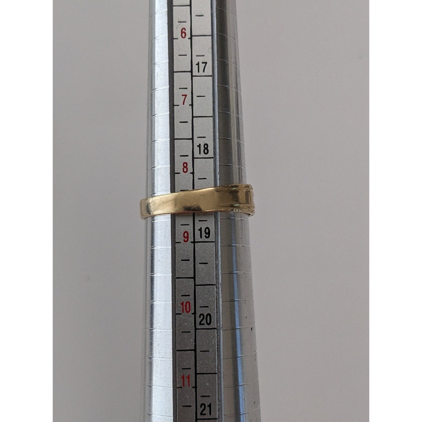 Vintage 14k Yellow Gold Simple Band Ring with 5 Diamond Accents Size 8.5