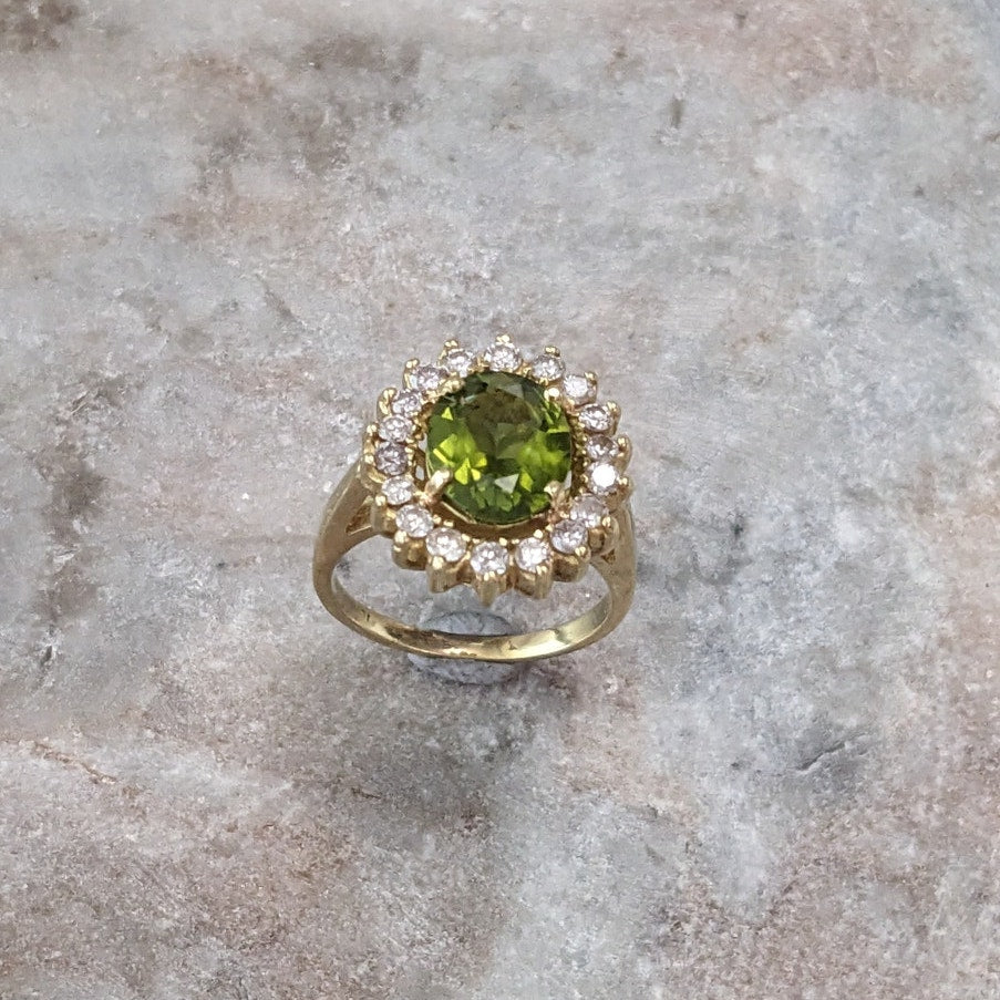 Estate 18k Yellow Gold Peridot and Diamond Accents Ring Size 6