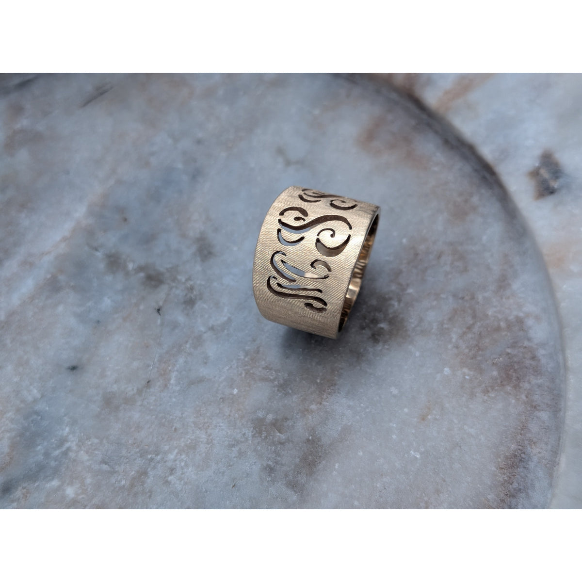Vintage 14k Solid Yellow Gold Wide Cigar Ring Size 6 with "MSS" Monogram