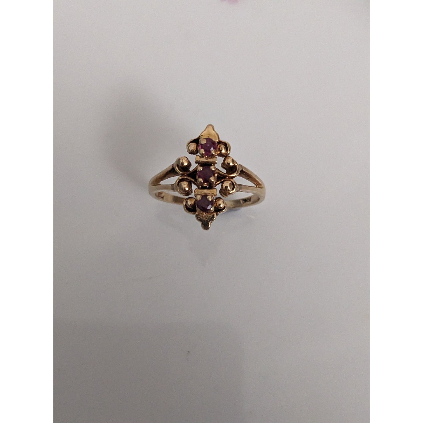 Vintage 10k Yellow Gold with 3-stone  Red Gems Ring Size 8