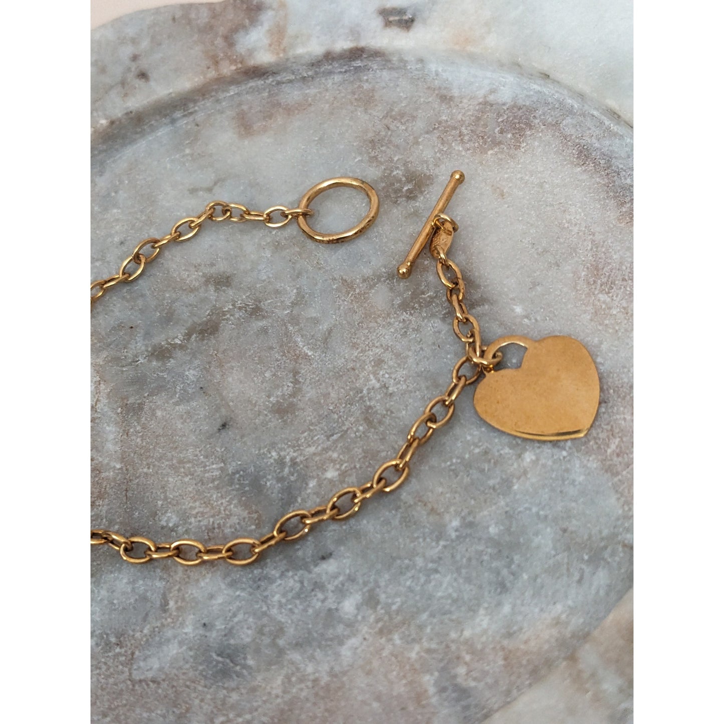 Vintage 14k Yellow Gold Oval Chain Link Toggle Bracelet with Heart Charm 7.25in