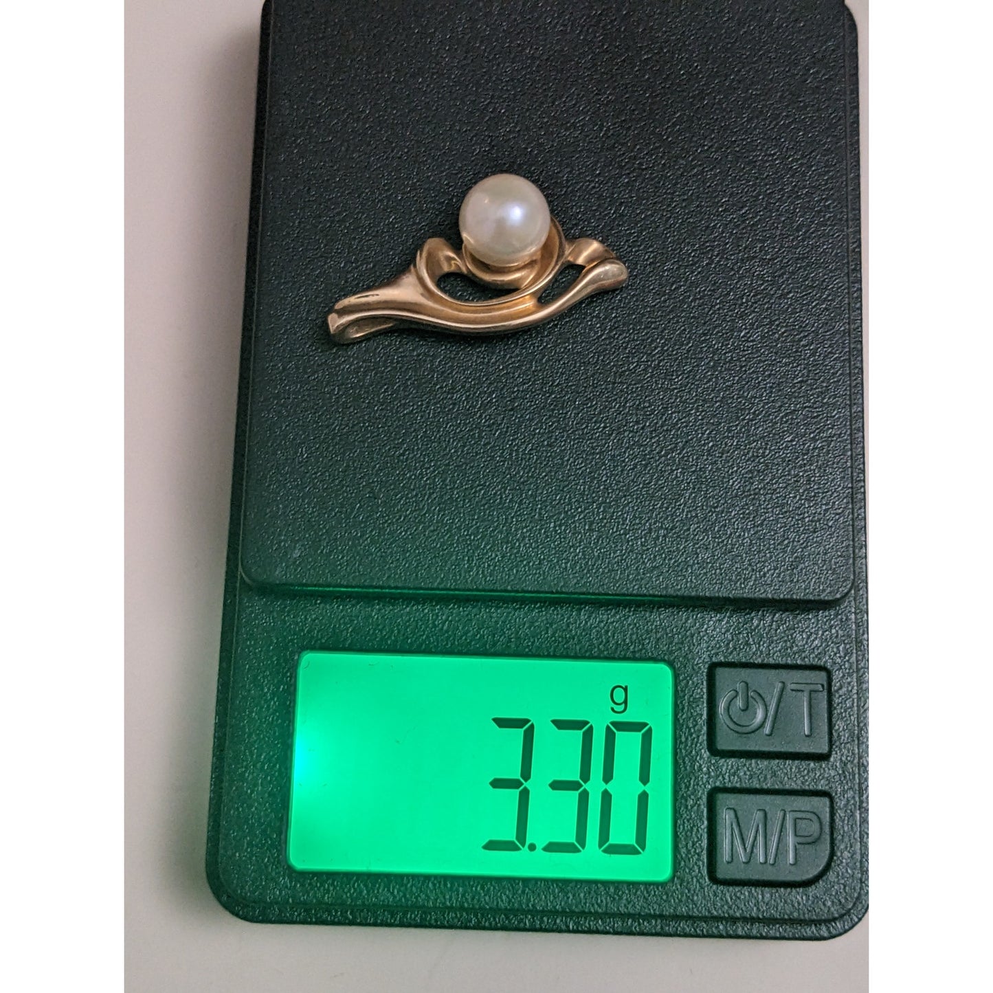 Vintage 14k Yellow Gold Pendant with Faux Pearl