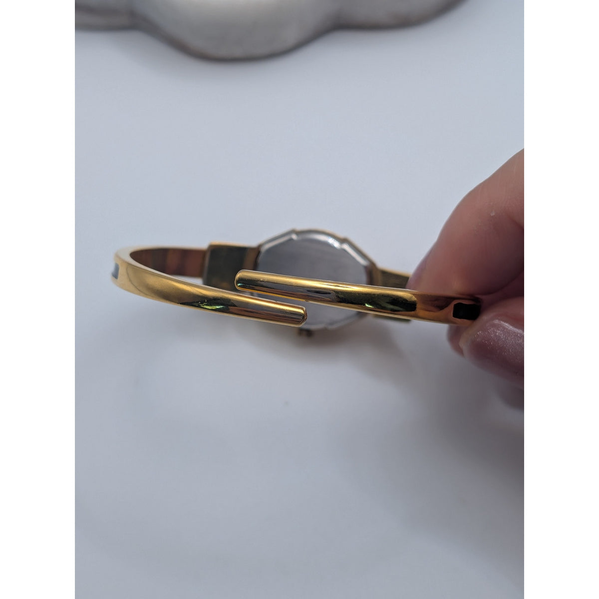Vintage Itraco Gold Tone Peekaboo Watch Black Enamel Red Florals
