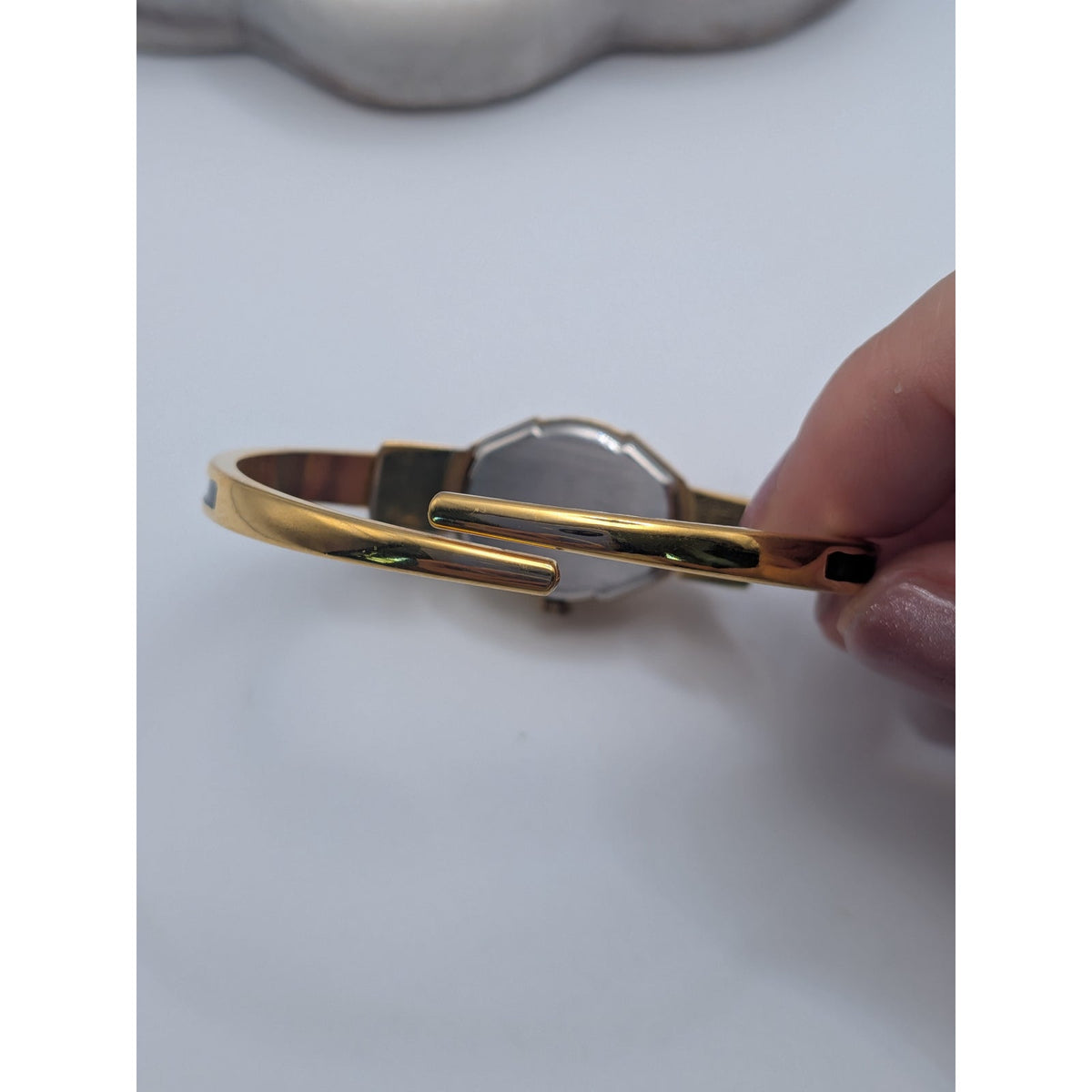 Vintage Itraco Gold Tone Peekaboo Watch Black Enamel Red Florals