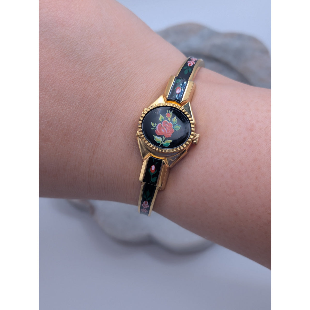 Vintage Itraco Gold Tone Peekaboo Watch Black Enamel Red Florals