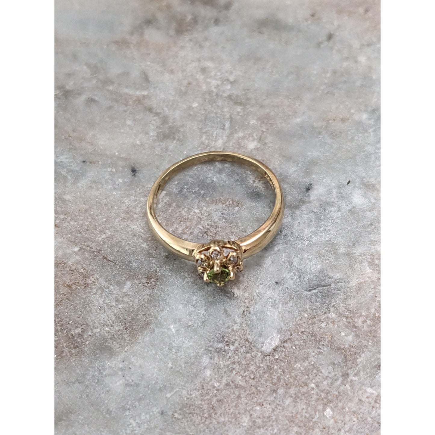 Estate 14k Yellow Gold Dainty Green Peridot Floral Ring Size 6.25