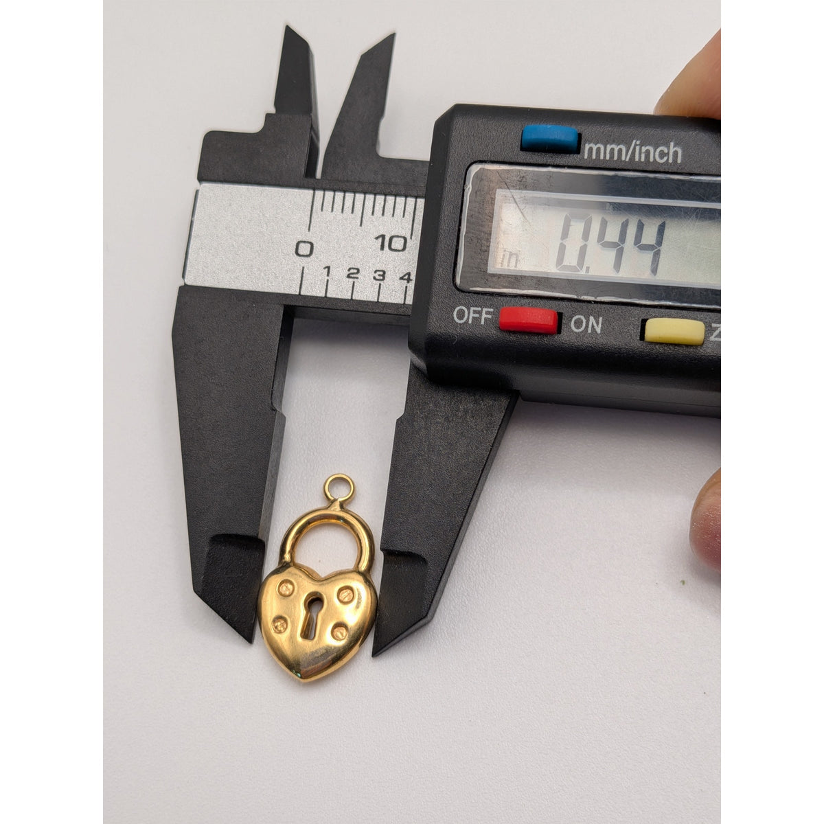 Vintage Unmarked 18k Solid Gold 3D Heart Padlock Charm