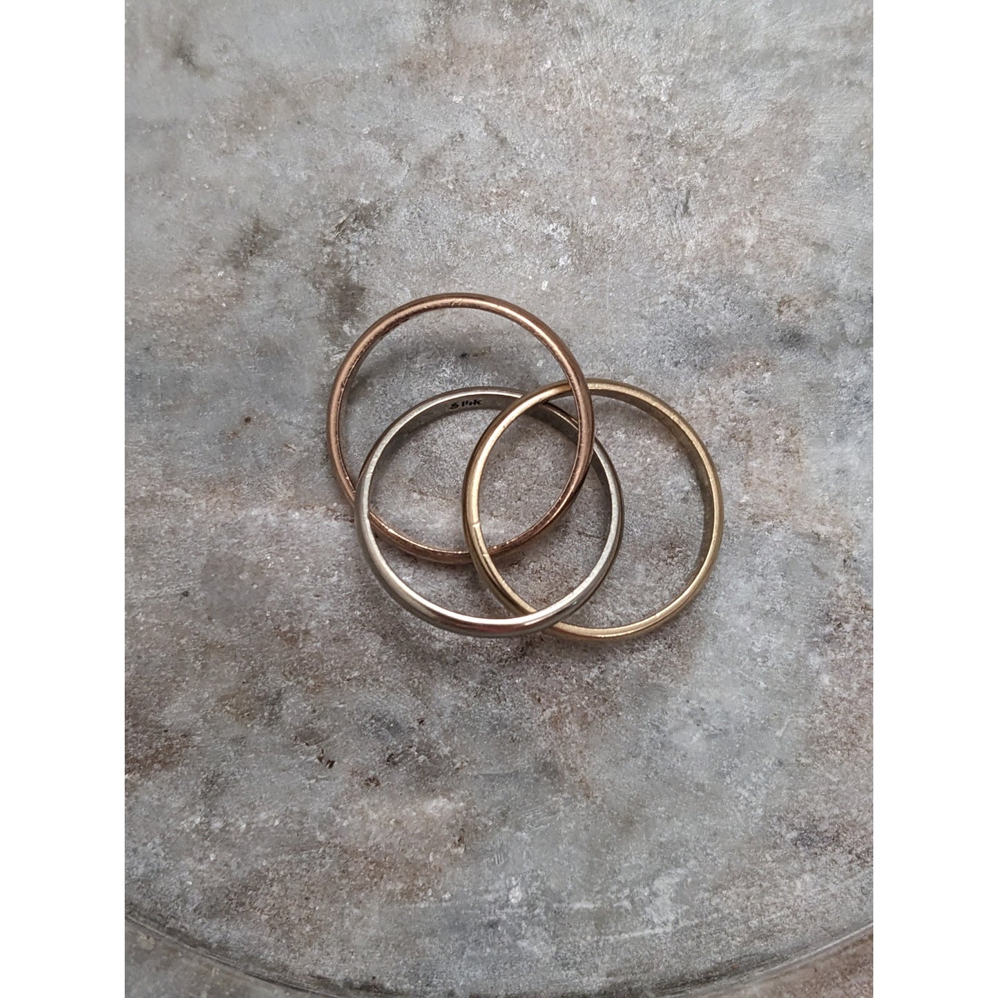 Preowned 14k Tri Gold Rolling Trinity Ring Size 5.5