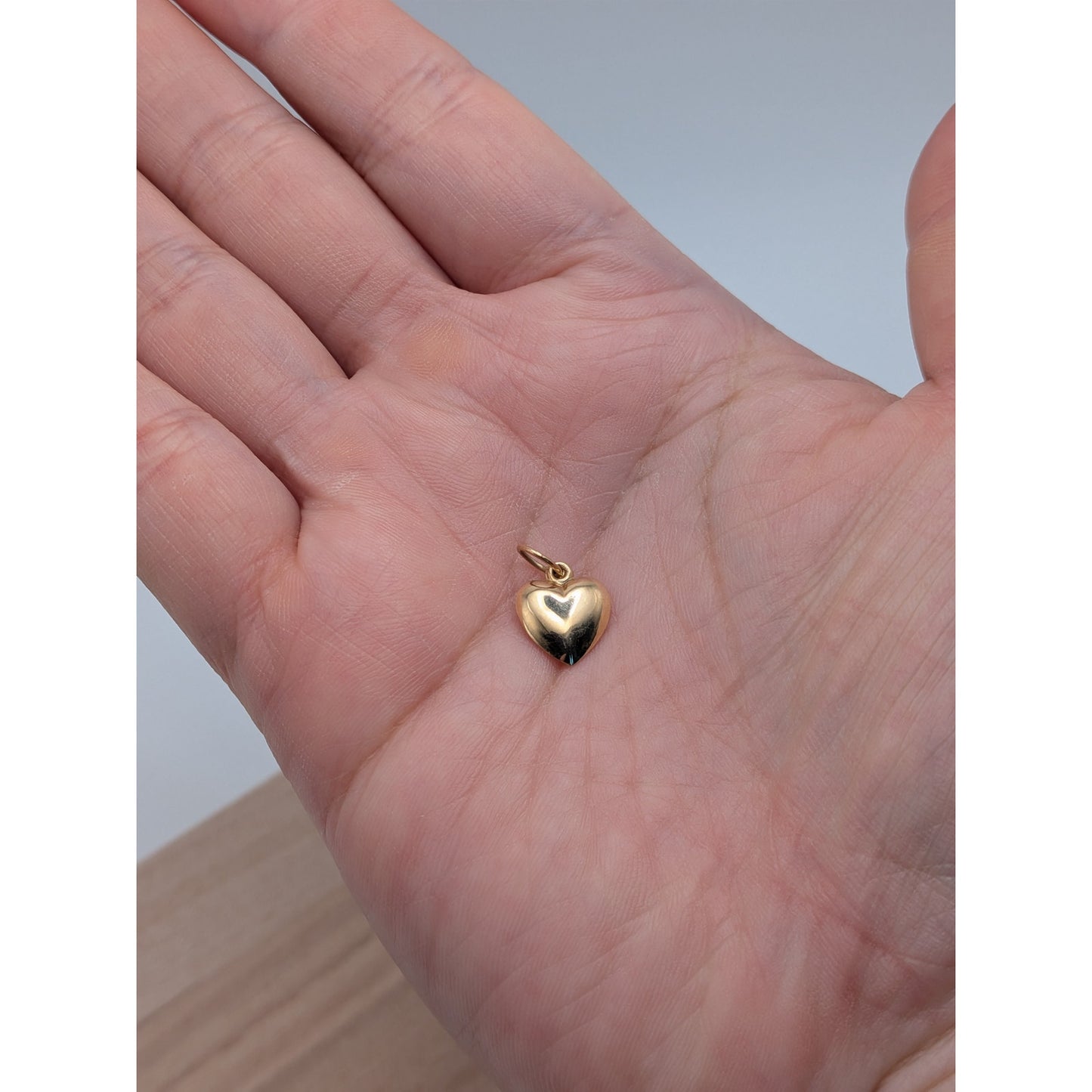 Vintage Unmarked 14k Yellow Gold Tiny Dainty Hollow Heart Charm