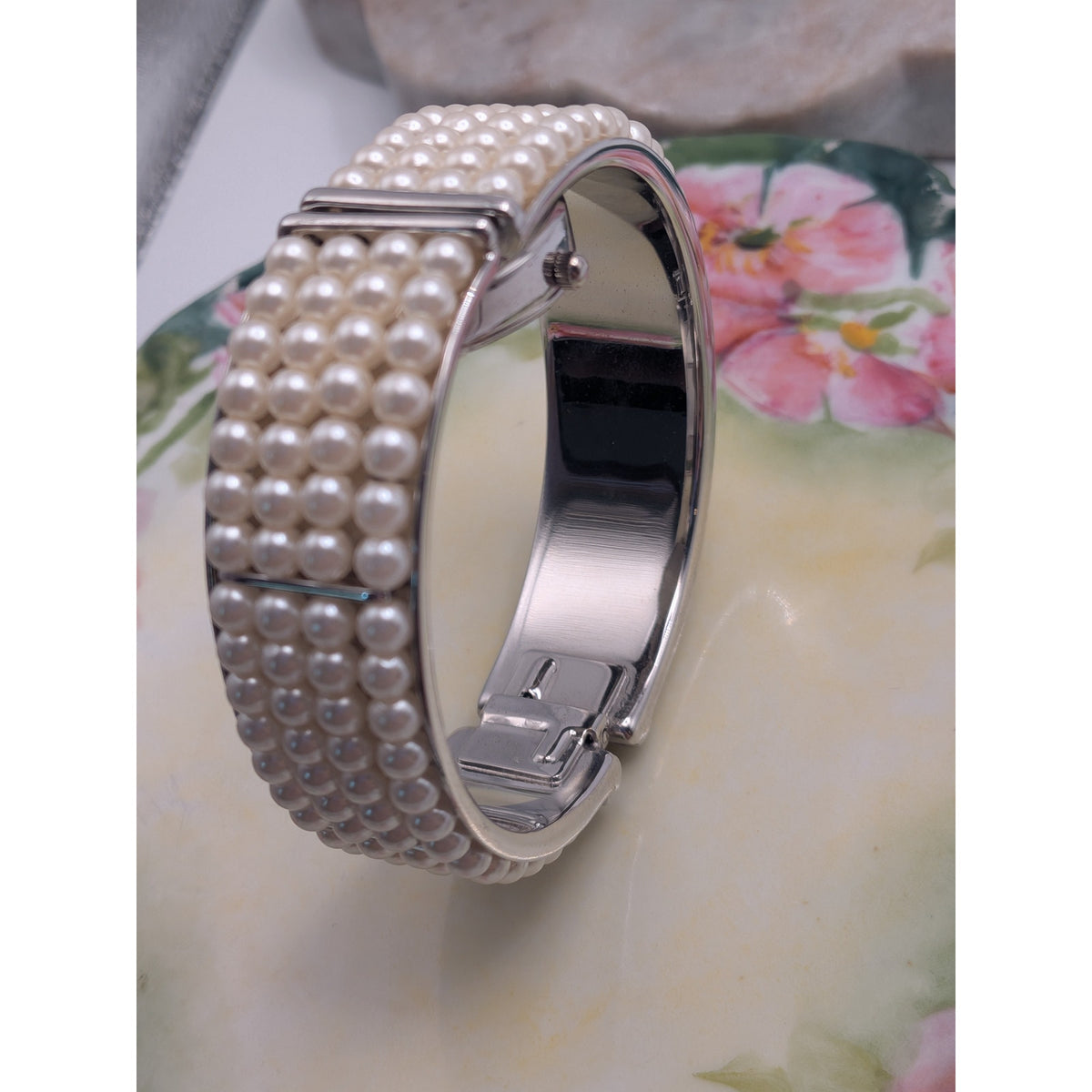 Preowned Winks Silver Tone Faux Pearl Peekaboo Bangle Watch
