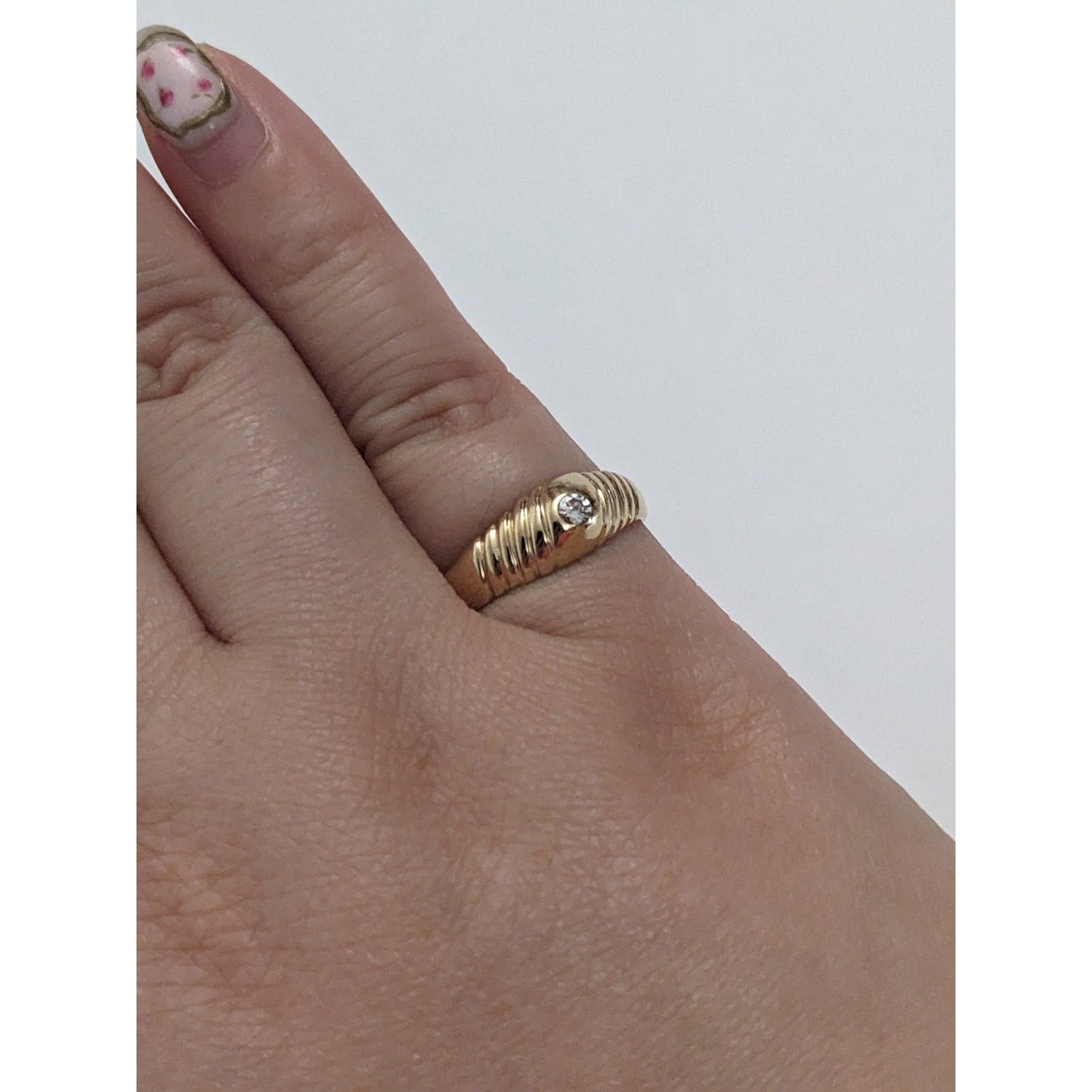 Vintage 14k Yellow Gold Scallop with Diamond Accent Ring Size 6.5
