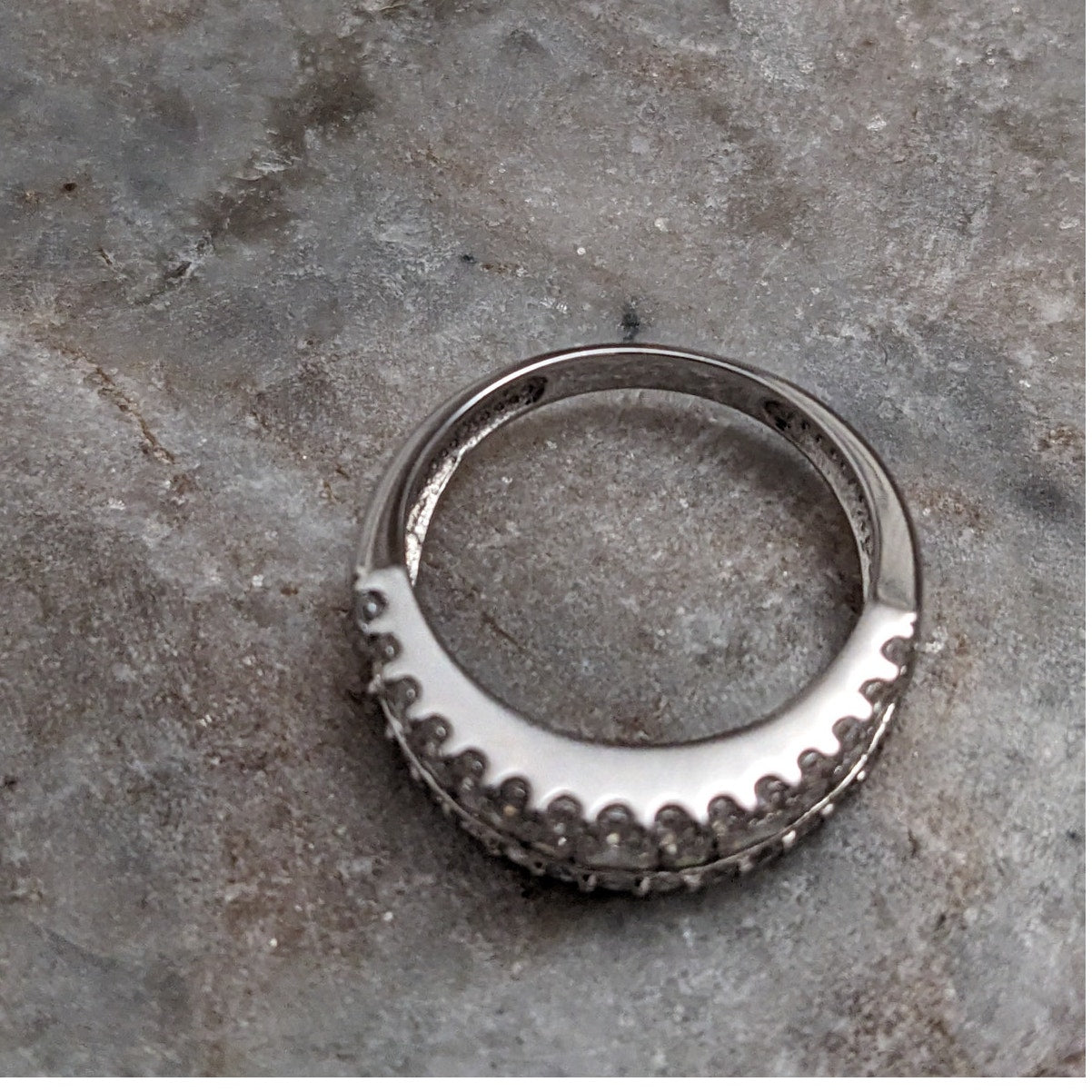 Preowned 14k White Gold with Baguette and Round CZs Band Ring Size 7