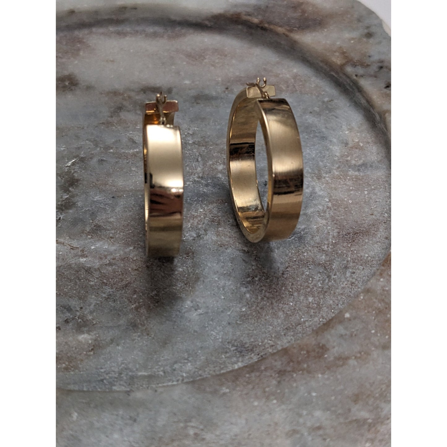 Vintage 14k Yellow Gold Hollow 6mm Wide Hoop Earrings
