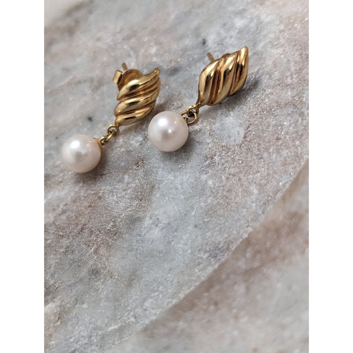 Vintage 14k Yellow Gold Sculpted Twist Faux Pearl Dangle Earring