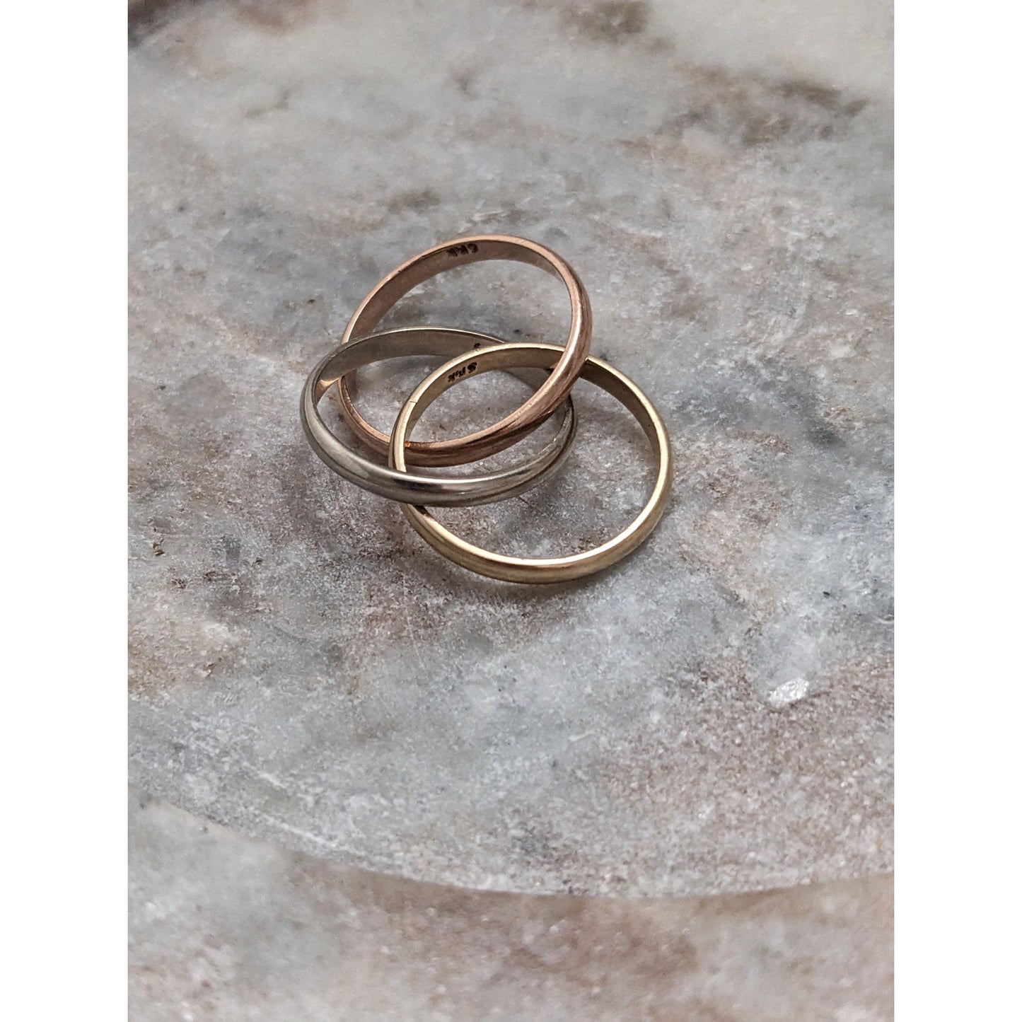 Preowned 14k Tri Gold Rolling Trinity Ring Size 5.5